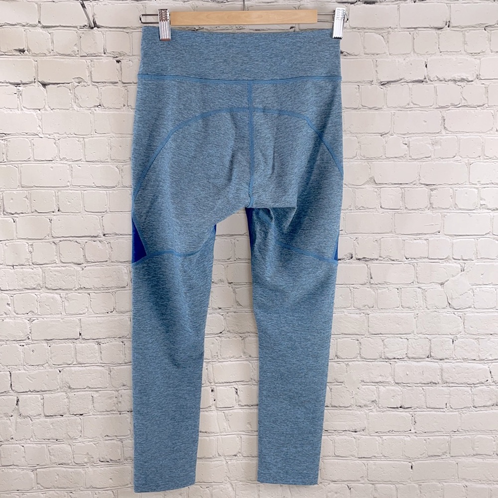 Outdoor Voices 3/4 Warmup Leggings - Picture 4 of 5